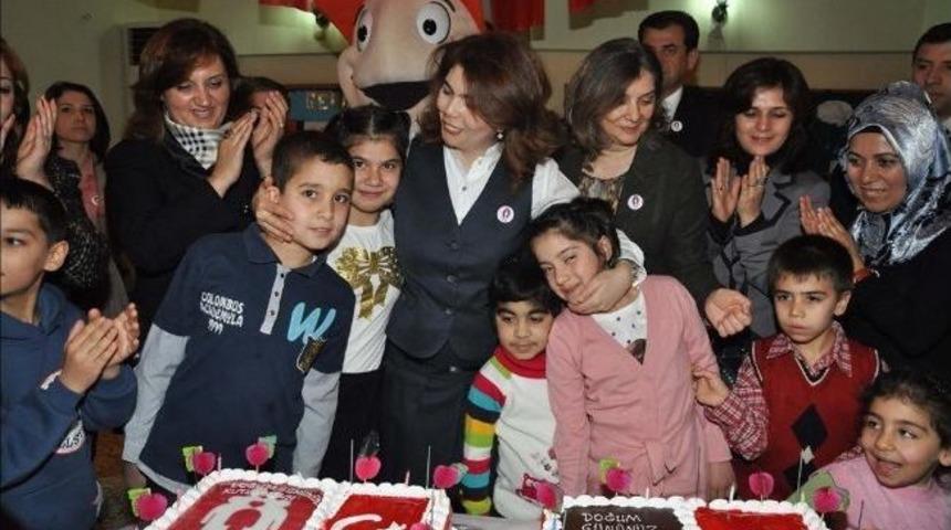 &Ccedil;ocuk Yuvası&rsquo;ndaki &Ccedil;ocuklara Doğum G&uuml;n&uuml; S&uuml;rprizi