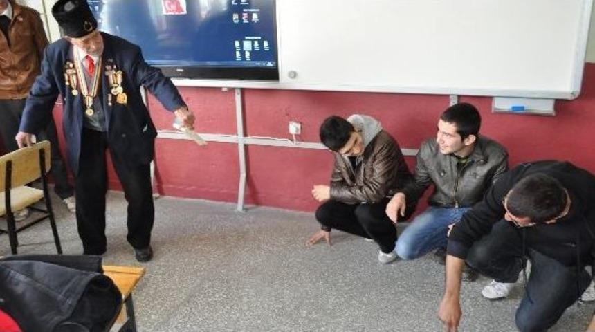 Yaşayan Tarihten &Ouml;ğrencilere Ders