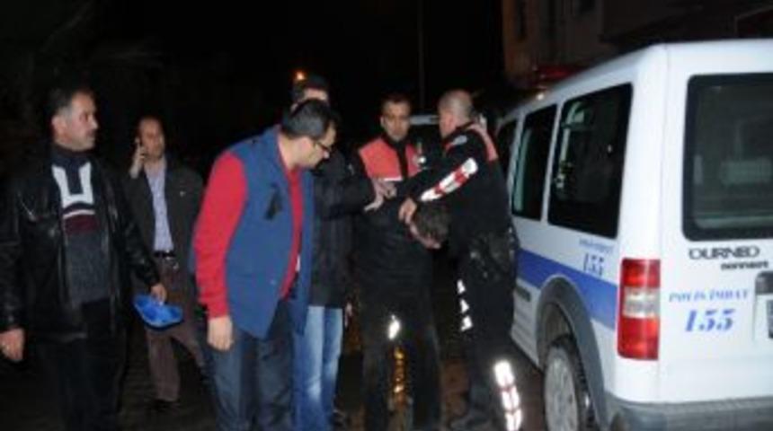 Tarsus'ta Alkoll&uuml; Şahıs, Elindeki Silahla Korkulu Anlar Yaşattı