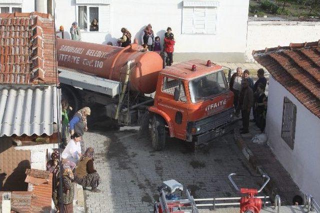 Hacırahmanlı Beldesi'nde İki Ev Yandı