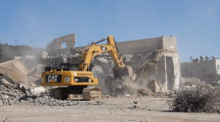 3. &Ccedil;evre Yolu İ&ccedil;in Yıkım &Ccedil;alışmaları S&uuml;r&uuml;yor