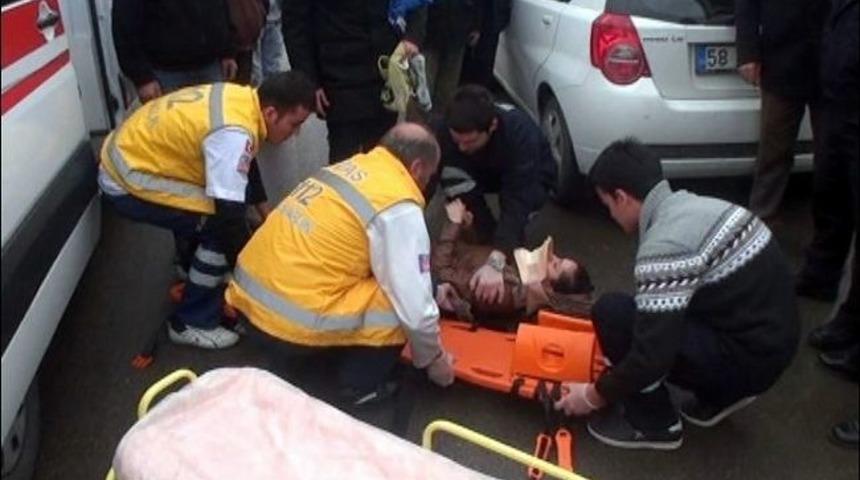 Bayan S&uuml;r&uuml;c&uuml; Gen&ccedil; Kıza &Ccedil;arptı, Sinir Krizi Ge&ccedil;irdi