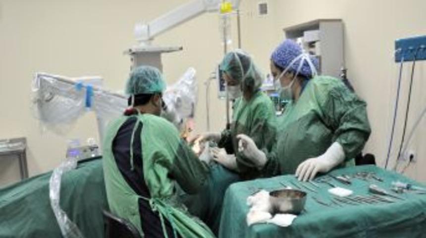 Midyat Devlet Hastanesi&rsquo;nde Ilk Kez Kulak Ameliyatı Yapıldı