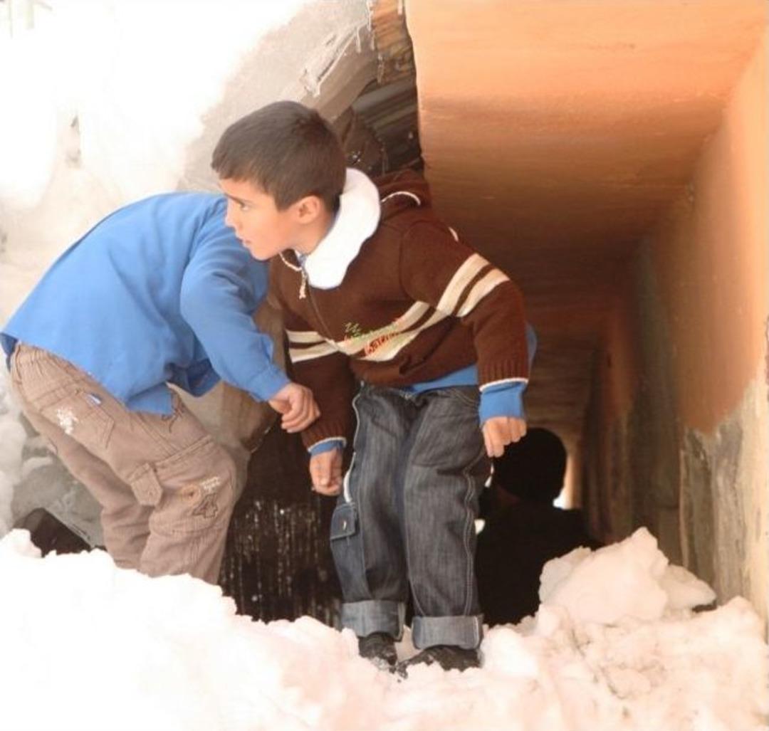 K&ouml;y Okulu Kara G&ouml;m&uuml;ld&uuml;