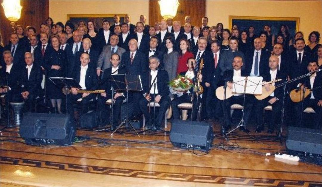 Meclis Başkanı &Ccedil;i&ccedil;ek, T&uuml;rk&uuml; S&ouml;yledi