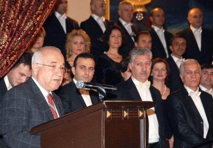 Meclis Başkanı Çiçek, Türkü Söyledi G2