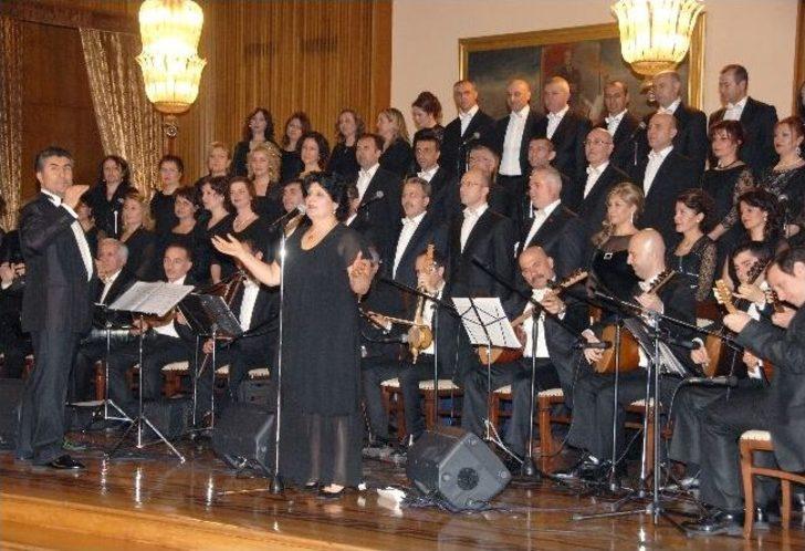 Meclis Başkanı Çiçek, Türkü Söyledi G3