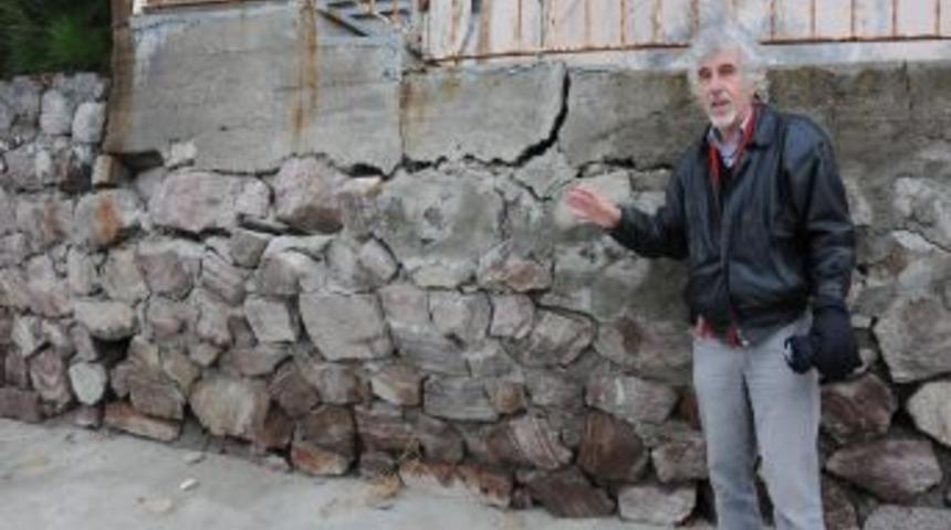 &Ccedil;anakkale'nin Tatil Beldesi G&uuml;zelyalı Kayıyor