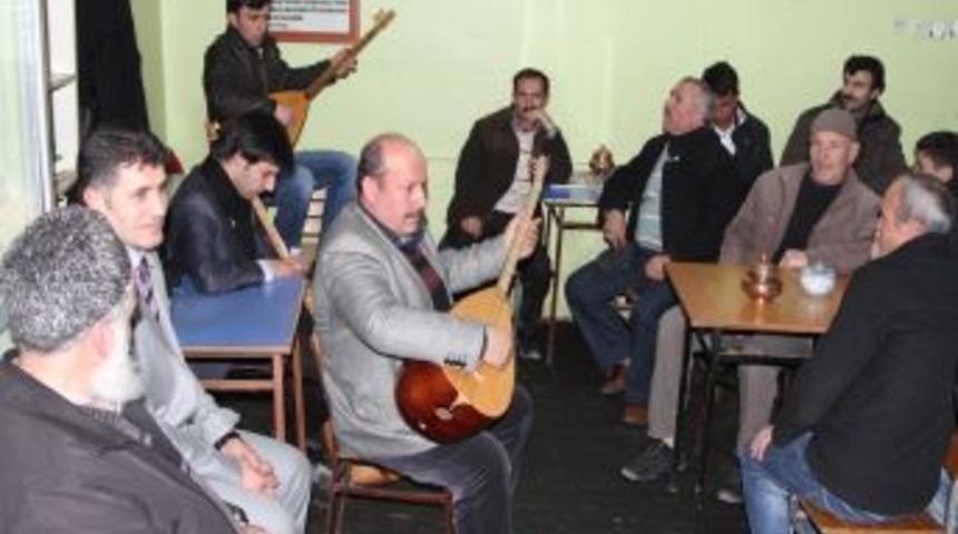 Gen&ccedil; Aşıklar, 'Aşıklık' Geleneğini Yaşatıyor