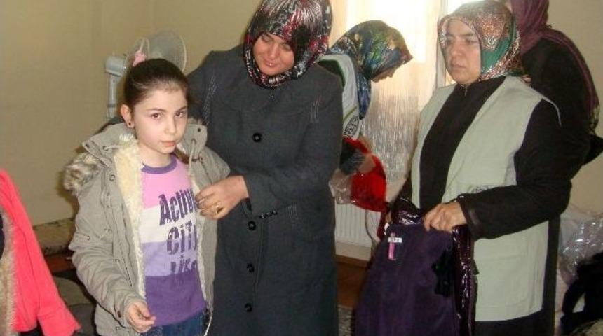 İhh 200 Yetim &Ccedil;ocuğa Giyim Yardımı Yaptı