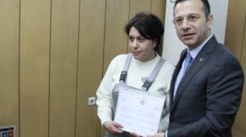 İnşaatların Fayans Ve Seramikleri Sertifikalı Kadınlar D&ouml;şeyecek