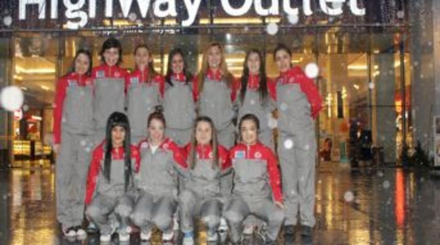 Highway Outlet Bayan Hokey Takımı Portekiz'e Gitti