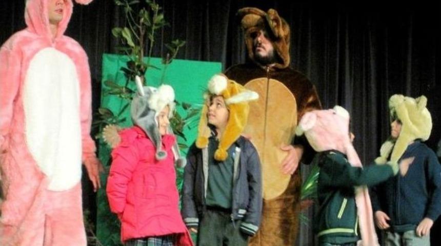 Minikler Hem İzledi, Hem Oynadı