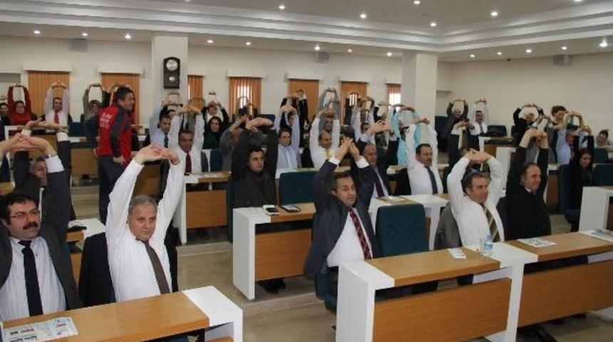 Vali Ve M&uuml;d&uuml;rler &ldquo;masa Başı Egzersiz&rdquo; Yaptılar