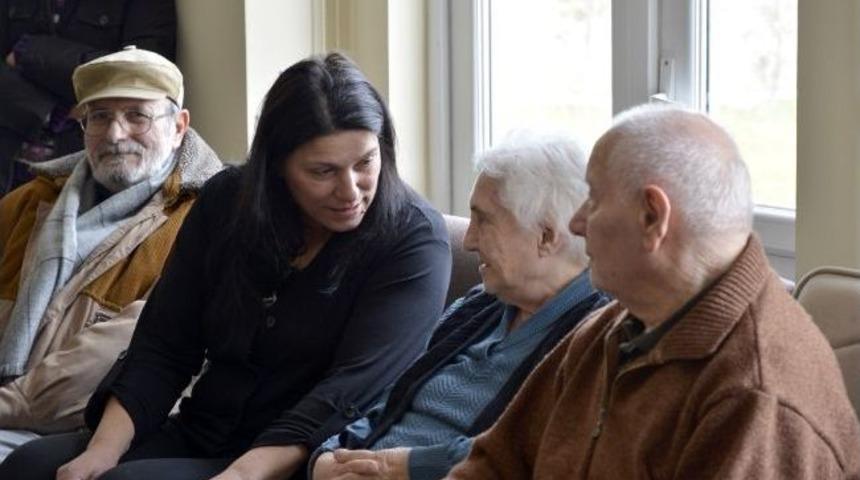 Alzheimer Ve Yaşlı Bakım Merkezi&rsquo;nde Tanışma G&uuml;n&uuml;