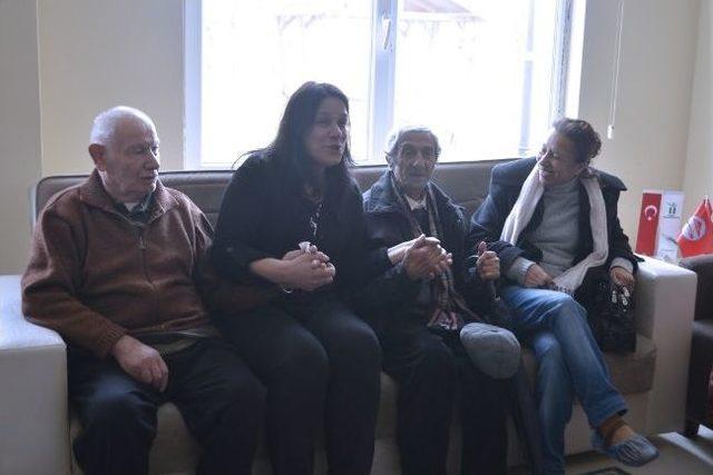 Alzheimer Ve Yaşlı Bakım Merkezi’nde Tanışma Günü