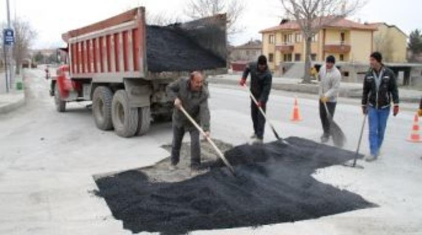 Asfalt Yama &Ccedil;alışmalarına Hız Verildi