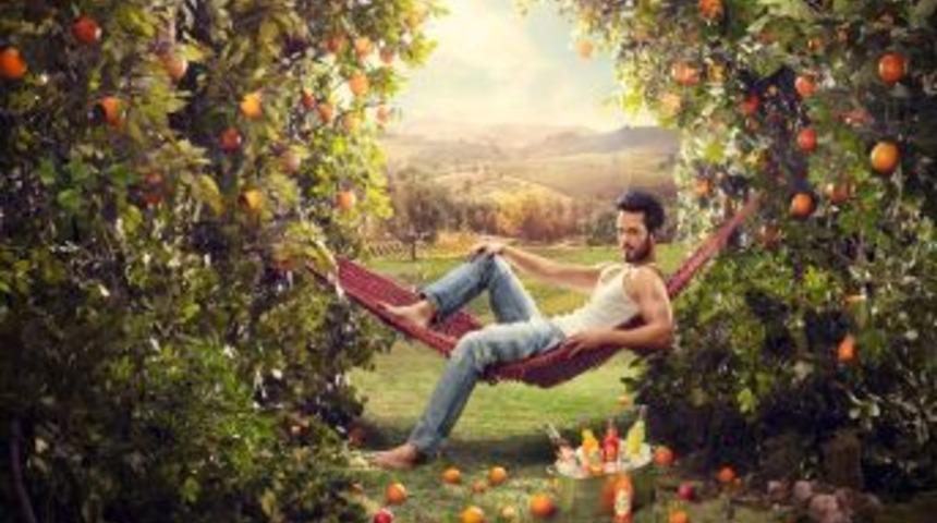 Murat Boz&rsquo;dan Meyve Bah&ccedil;esinde Keyif Pozu