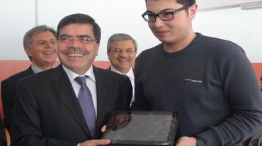 9. Sınıf &Ouml;ğrencileri, Tablet Bilgisayarlara Kavuştu