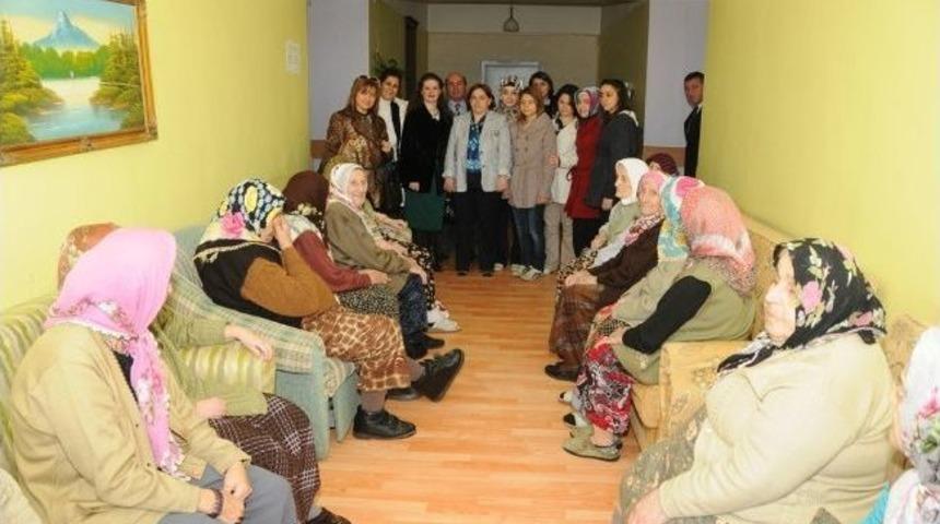 G&ouml;n&uuml;l El&ccedil;ilerinden Huzurevine Ziyaret