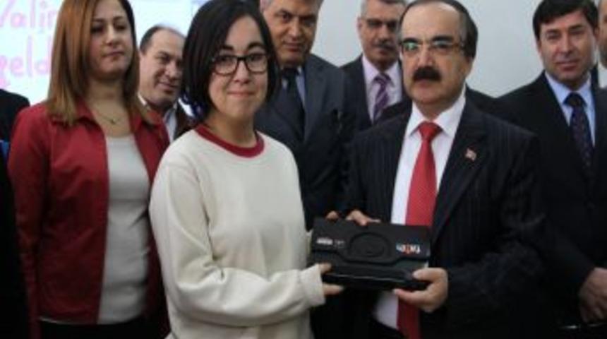 Adana'da Tablet Bilgisayar Dağıtımı Başladı