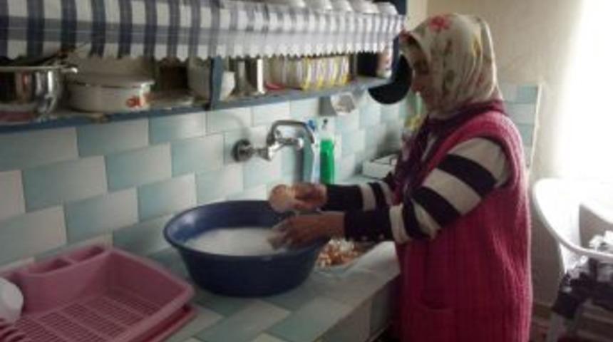 Ormanda Yaşayan Kayabaşı Ailesi Sıcak Yuvaya Kavuştu