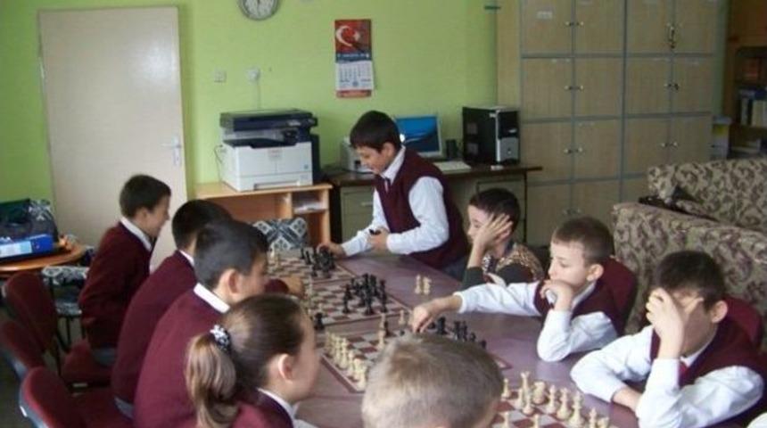 Hasanlar İlk&ouml;ğretim Okulunda Satran&ccedil; Turnuvası