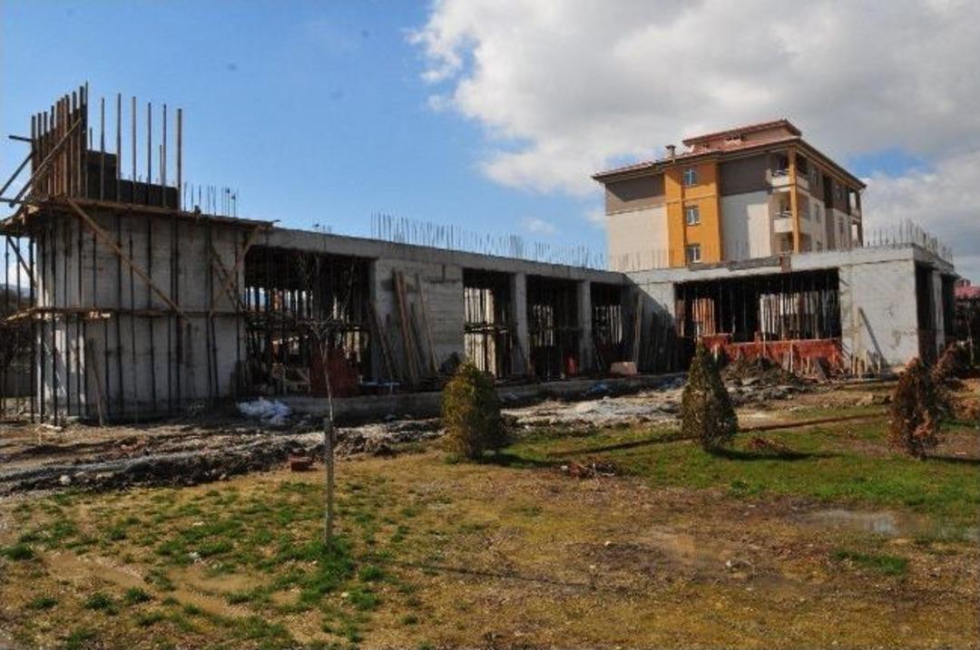 Manisalı Dev &Ouml;ğrenciler Dev Eserlerini İnceledi