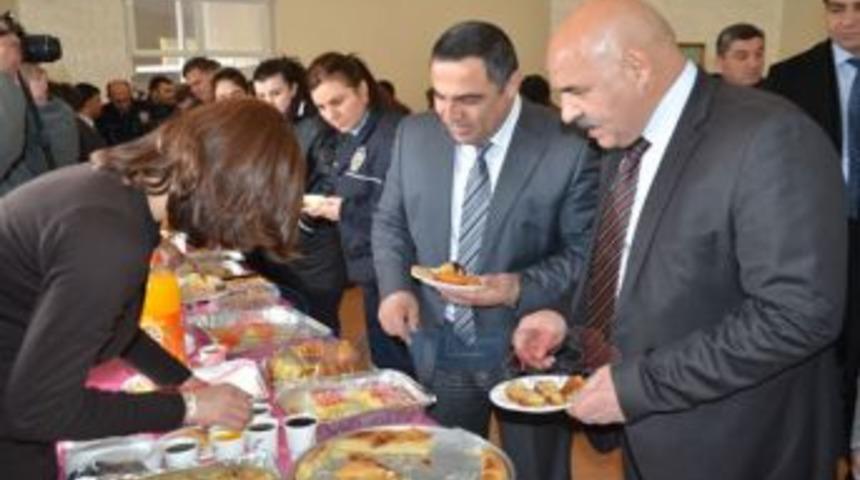 Polis Eşlerin'den Anlamlı Yardım