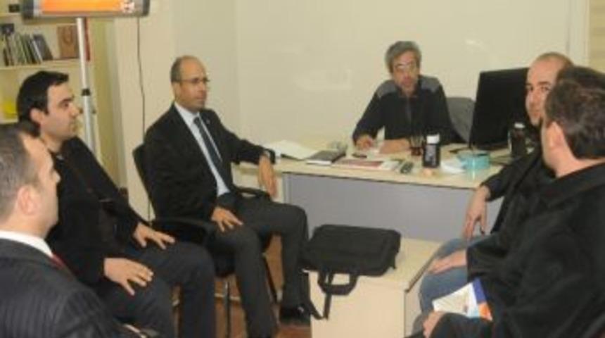 Eğitimcilerden &Ouml;ğretmene Şiddet Tepkisi