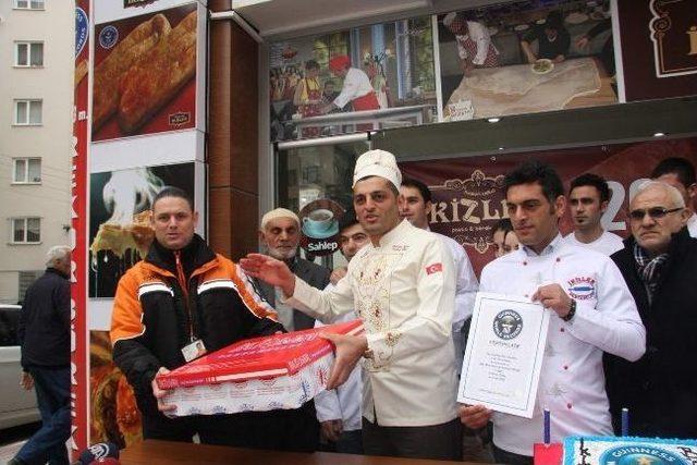 Dünyanın En Uzun Böreğini Yapan Adamdan İngiltere Düşesine Börek