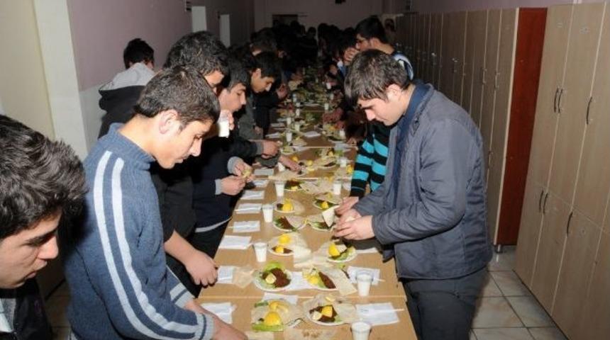 Beyaz D&uuml;şler Projesi Kapsamında Moral Gecesi D&uuml;zenlendi