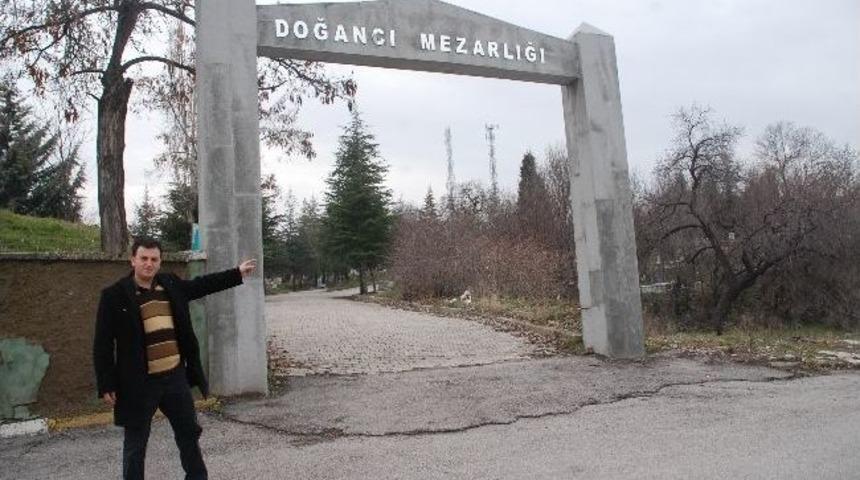 Said Nursi'nin Mezarı Isparta'da