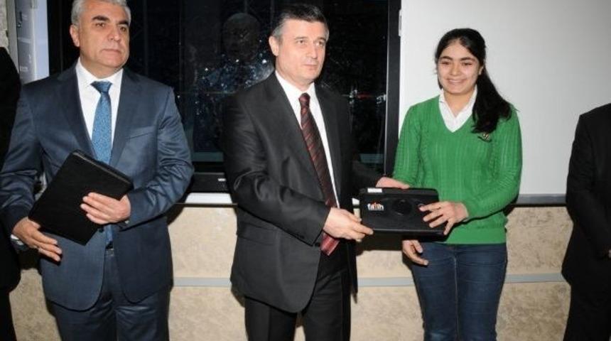 Batman&rsquo;da İki Okulda Tablet Bilgisayar Dağıtımı Yapıldı