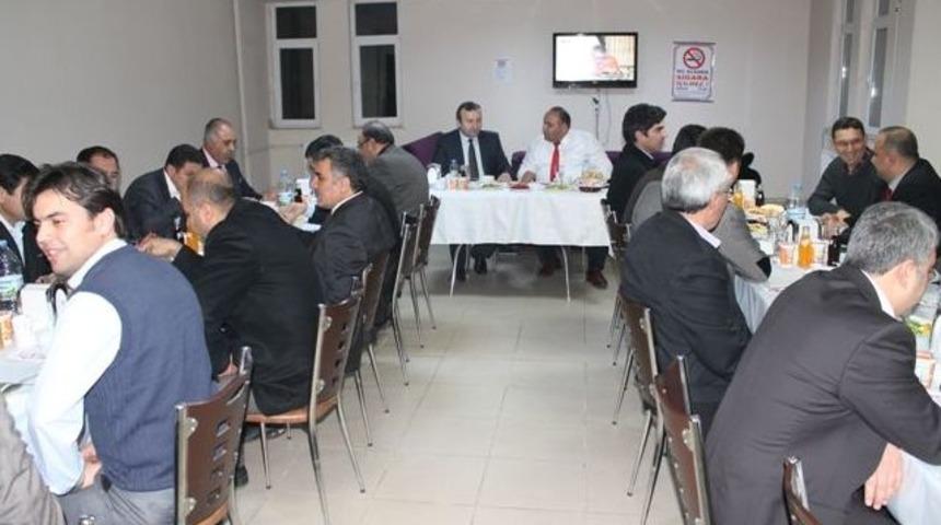 Eski Milli Eğitim M&uuml;d&uuml;r&uuml;ne Veda Yemeği