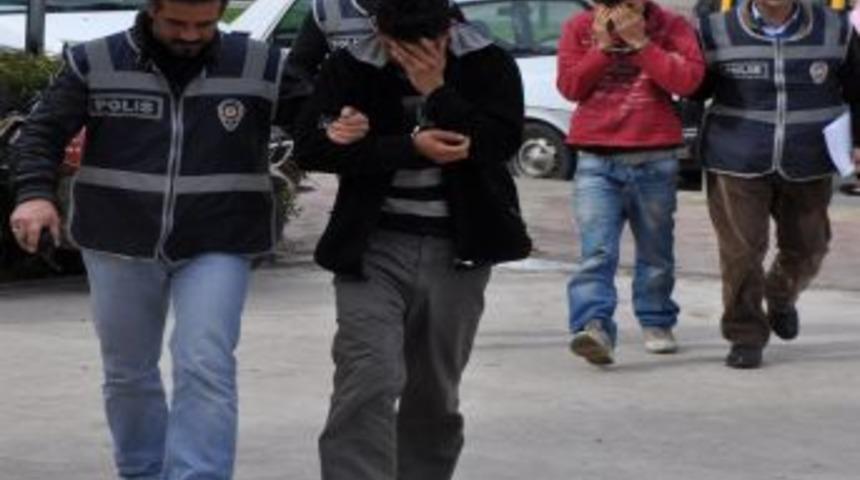 Bir Ay I&ccedil;inde 5 Okul Ve 1 Sağlık Ocağını Soydular