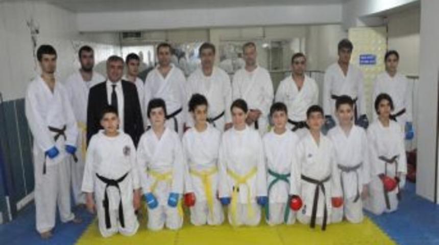 Karate&rsquo;de Terfi Sınavı Yapıldı