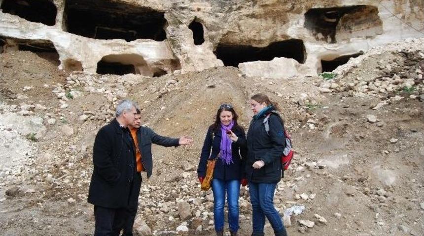 Polonyalı İki Aktivist, Dereser K&ouml;y&uuml;n&uuml; Ziyaret Etti