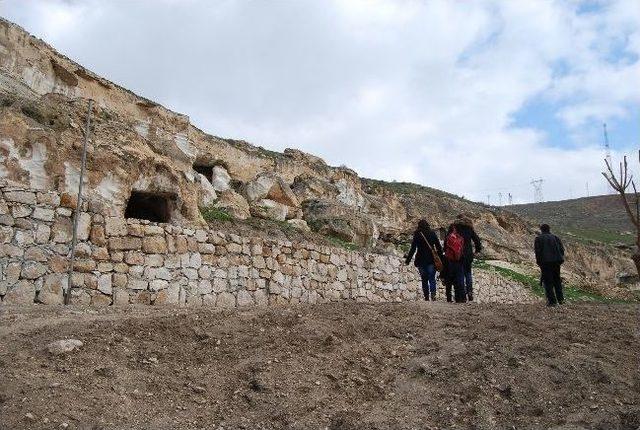 Polonyalı İki Aktivist, Dereser Köyünü Ziyaret Etti