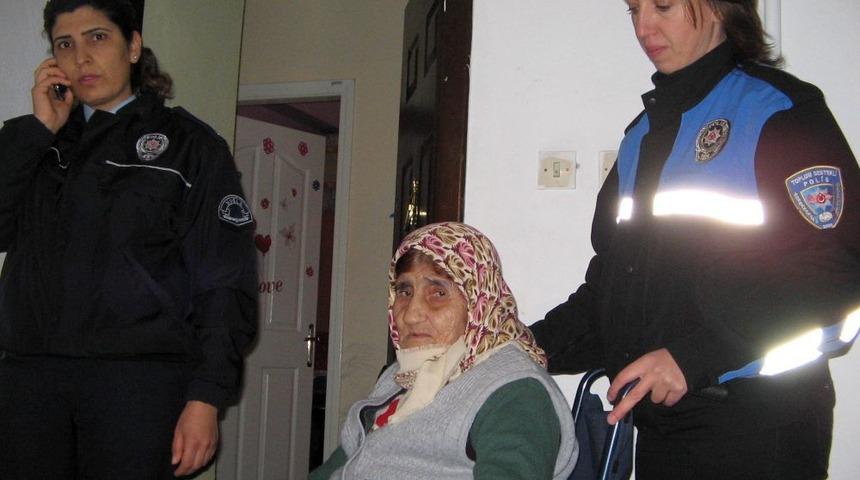 Marmaris Polisi 85 Yaşındaki Kadına Tekerlekli Sandalye Hediye Etti