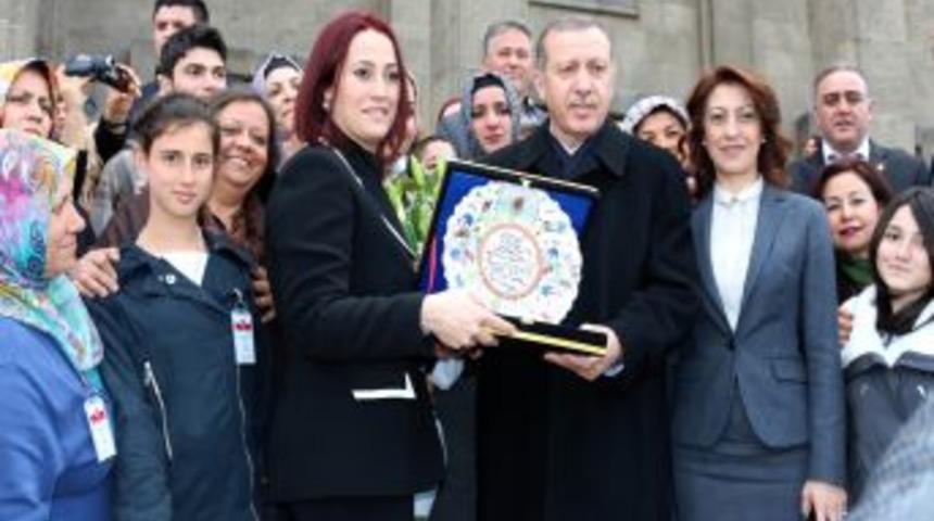 AK Parti Menderes Kadın Kolları Ankara'ya Çıkarma Yaptı