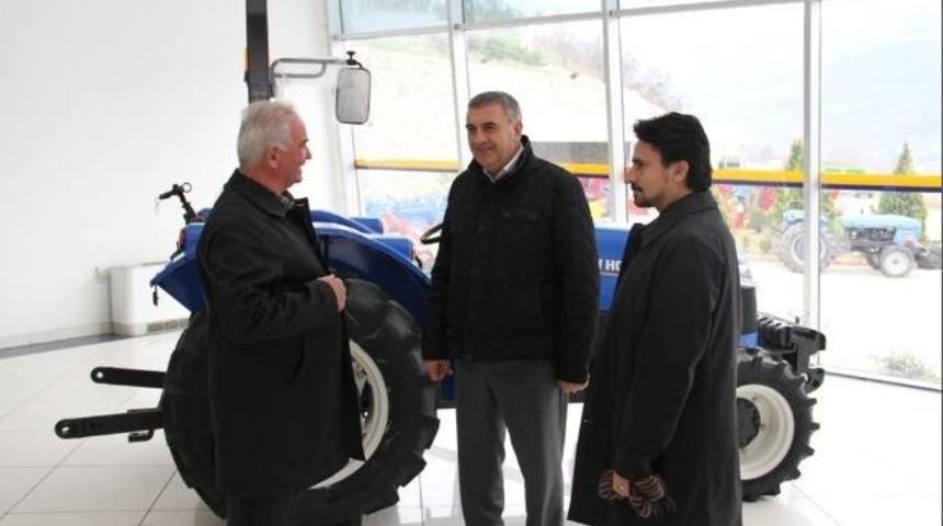 Başkan To&ccedil;oğlu Yılmaz Trakt&ouml;r'&uuml; Ziyaret Etti