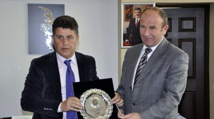 Masa Tenisi Federasyonu Başkanı Oktay &Ccedil;imen&rsquo;den Metin &Ouml;zen&rsquo;e Ziyaret