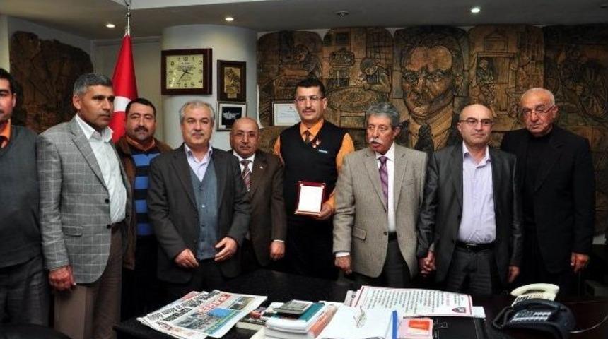 &Ouml;rnek Şof&ouml;re Altın &Ouml;d&uuml;l&uuml;