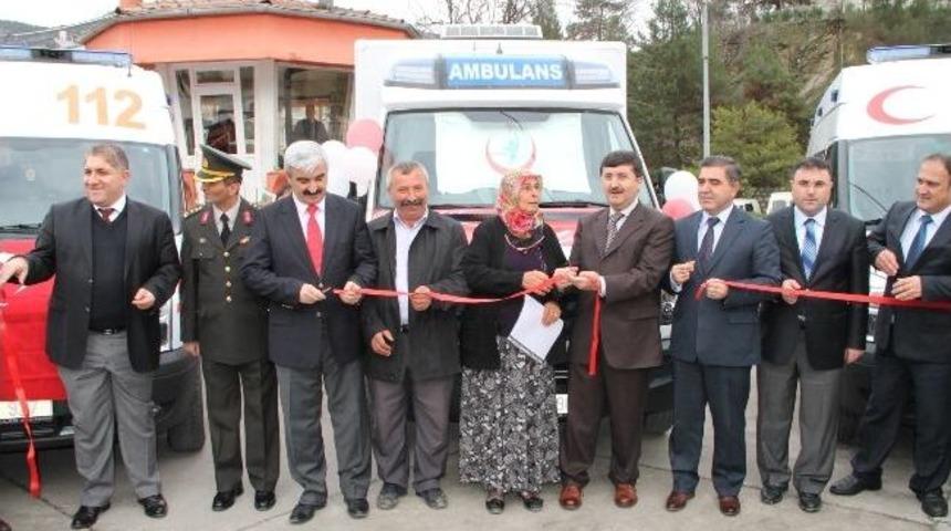 Ambulansların Kurdelesini K&ouml;yl&uuml;lerle Birlikte Kestiler