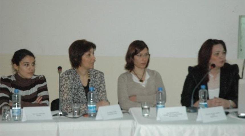 Eğitimcilere "&ccedil;ocuk Su&ccedil;luluğu" Paneli