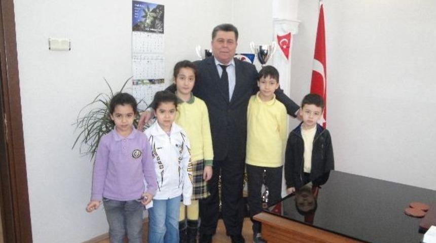 Minik Satran&ccedil;cılardan İl M&uuml;d&uuml;r&uuml; Akın&rsquo;a Ziyaret