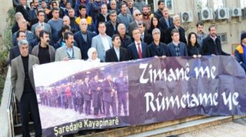 Kck&rsquo;dan Tahliye Olan Eski Belediye Başkanları Arkadaşları İ&ccedil;in Eylem Yaptı