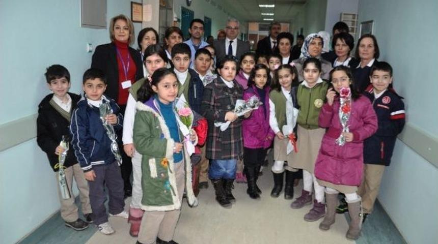 Ğrencilerden Hastane Ziyareti