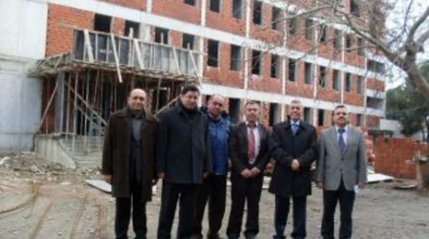 Burhaniye&rsquo;de Okul İnşaatına Kaymakam Desteği